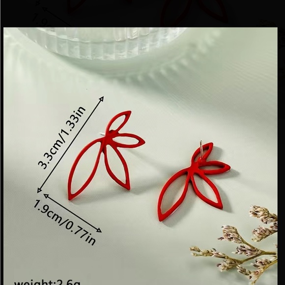 Red Maple Leaf Hollow Stud Earrings - Picture 7 of 7